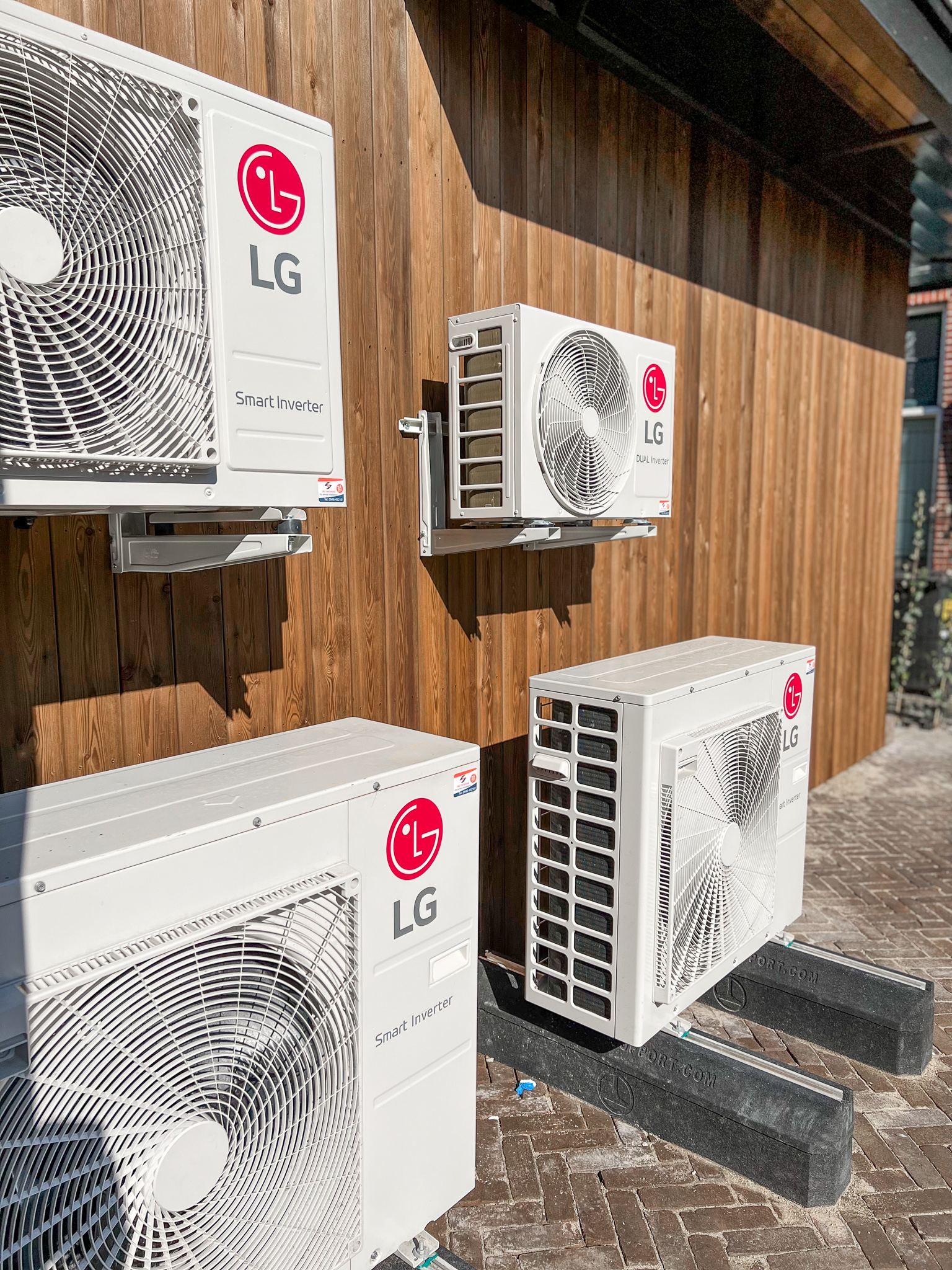 Vier airconditioners