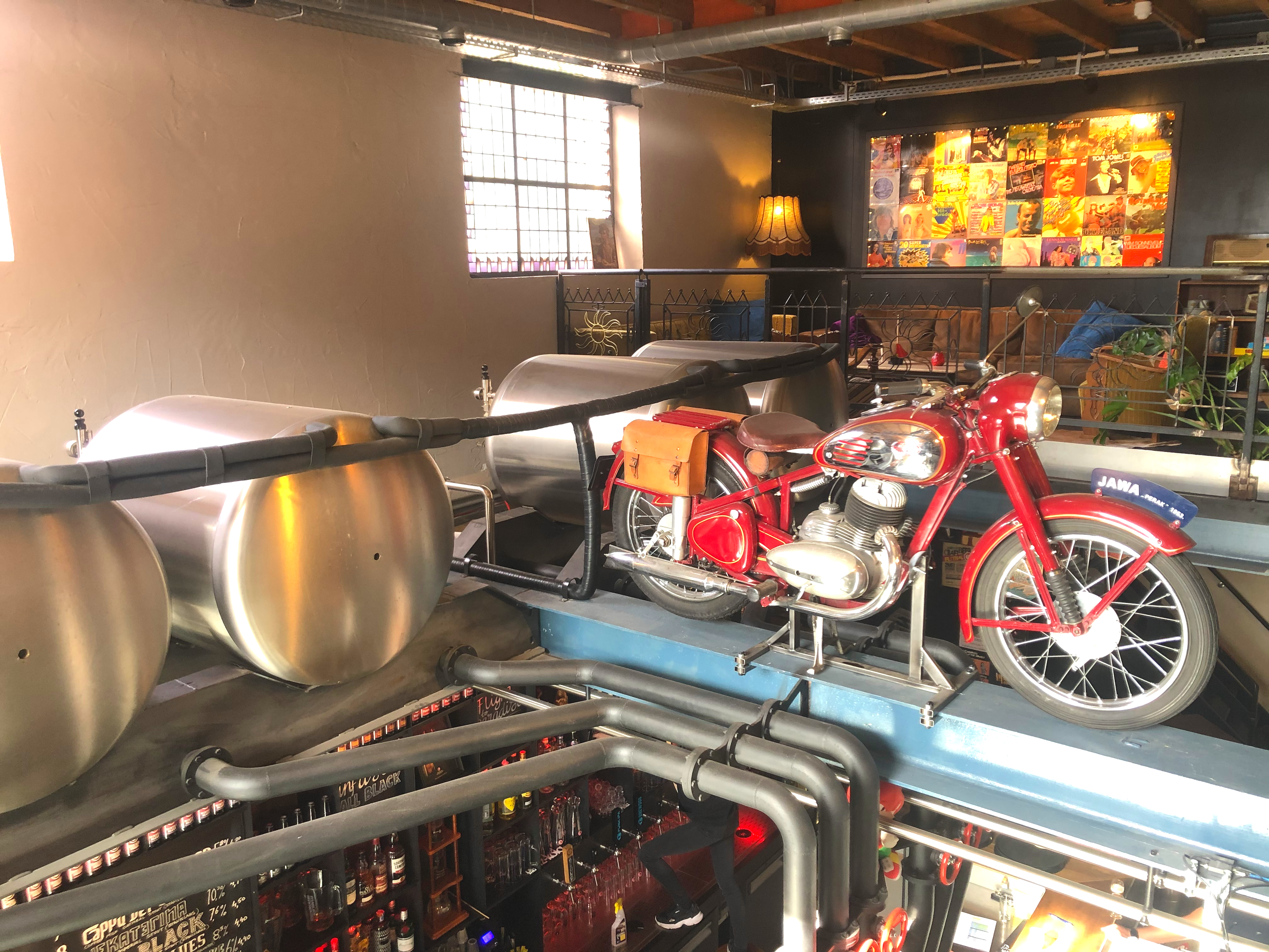 Pijpleidingen door de Stadbrouwerij